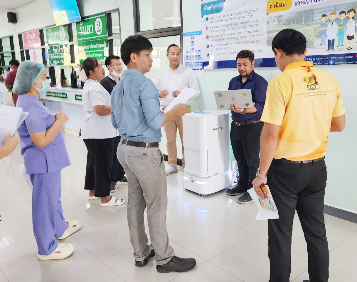 การส่งมอบหุ่นยนต์ HAPYbot ที่โรงพยาบาลประทาย