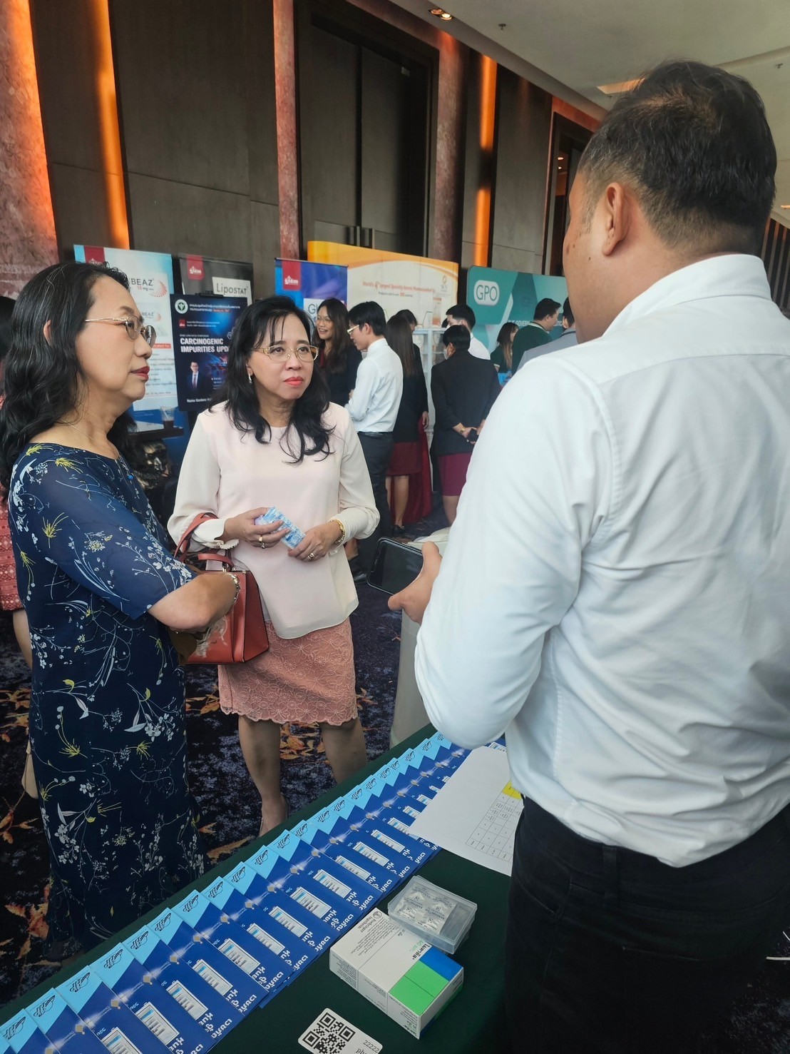 ผู้เข้าร่วมงานประชุมหัวหน้ากลุ่มงานเภสัชกรรมโรงพยาบาลสนใจ HAPYbot และ HAPYmed ADM