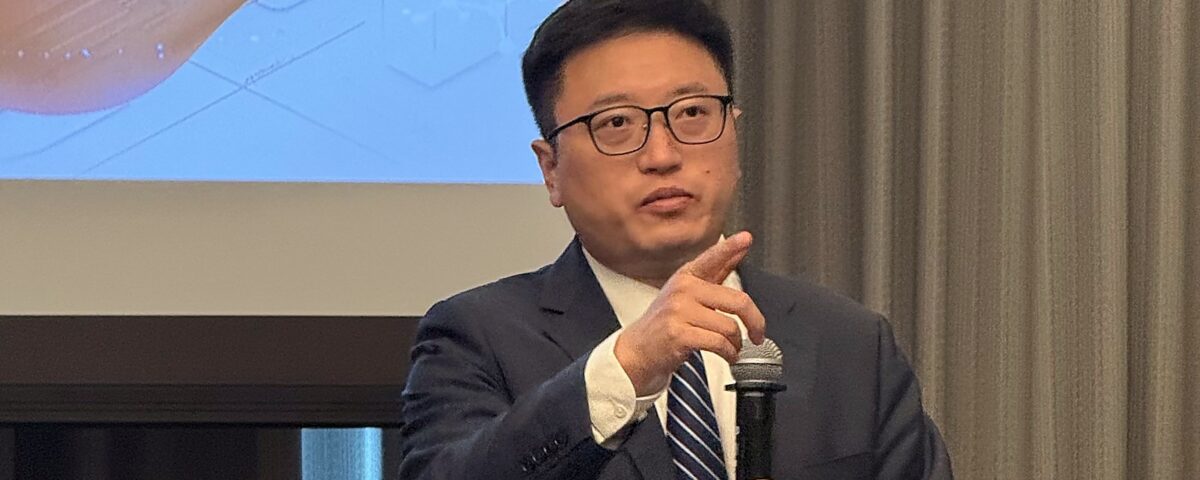 Dr. Wang Chunming จาก Shanghai Renji Hospital บรรยายแนวคิด Triple I Hospital Initiative ในงาน Thailand-China Medical Innovation Symposium