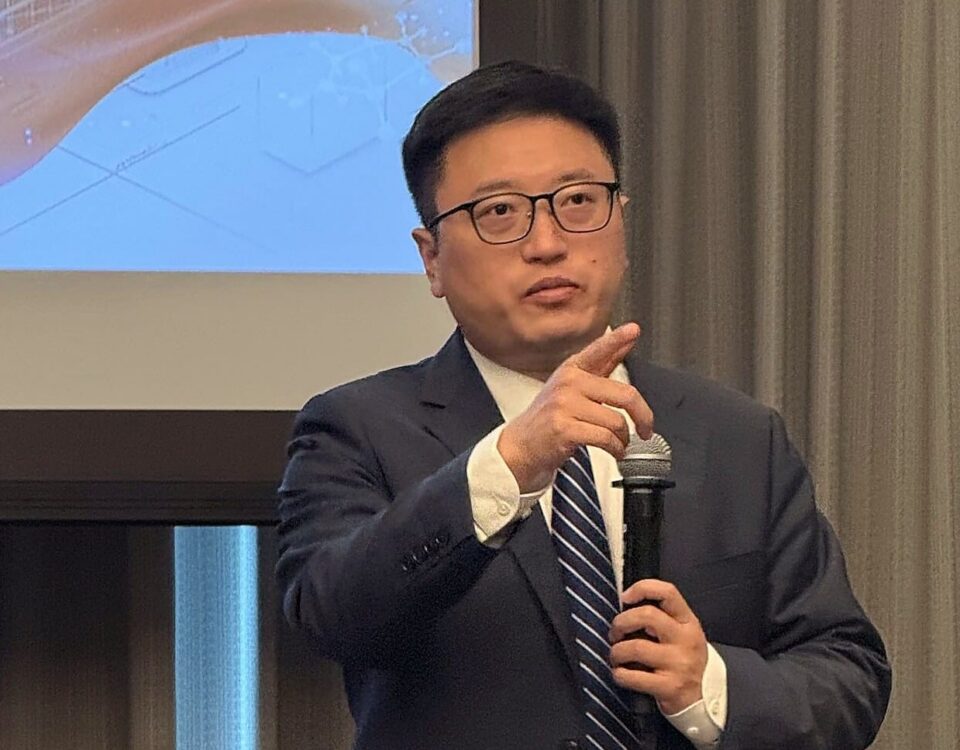 Dr. Wang Chunming จาก Shanghai Renji Hospital บรรยายแนวคิด Triple I Hospital Initiative ในงาน Thailand-China Medical Innovation Symposium