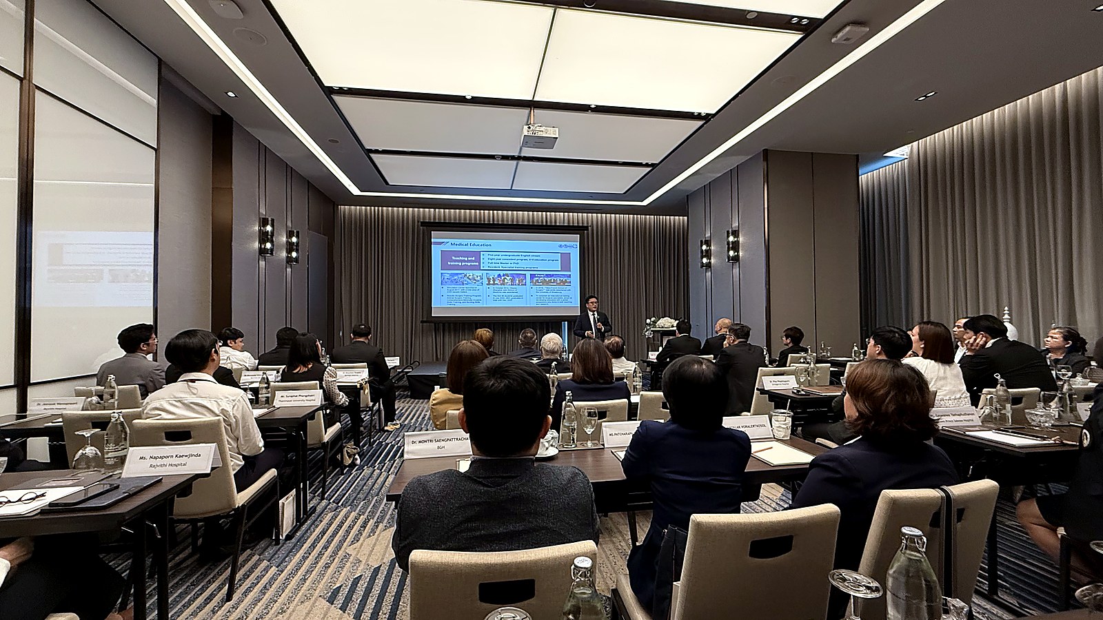 ผู้แทนโรงพยาบาลไทยและจีนเข้าร่วมฟังบรรยายแผนพัฒนาโรงพยาบาลอัจฉริยะในอนาคต ที่งาน Thailand-China Medical Symposium