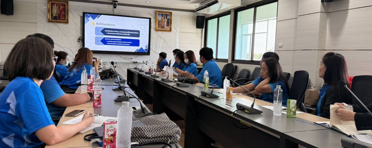 คณะเภสัชกรรมโรงพยาบาลพุทธโสธร ฉะเชิงเทรา รับฟังบรรยายระบบหุ่นยนต์จัดยาอัตโนมัติ HAPYopd ณ โรงพยาบาลสมเด็จพระยุพราชสระแก้ว